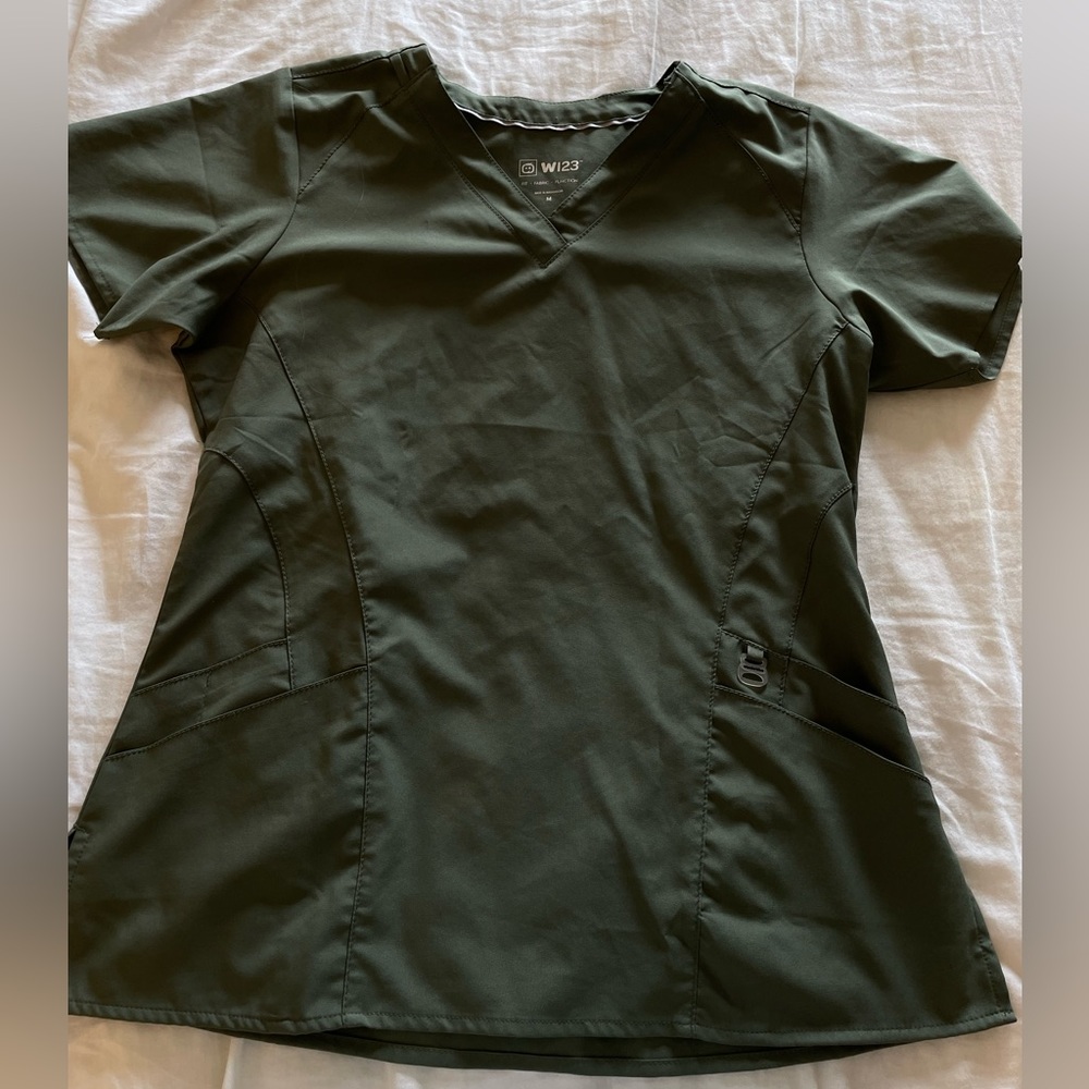 Green Wonder Wink scrub top, size medium
